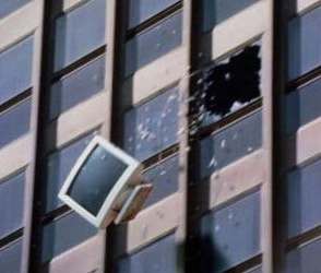 flying_monitor.jpg - Powered by witze.net!